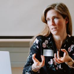 Nadège présentant Cybersquad